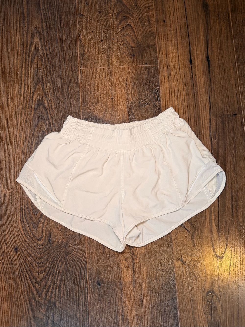 Lululemon Low-Rise Hotty Hot Short